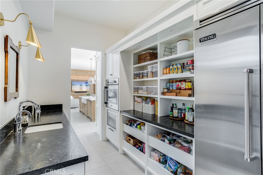 526 Riverside Avenue Newport Beach, CA 92663 - Photo 13 of 45