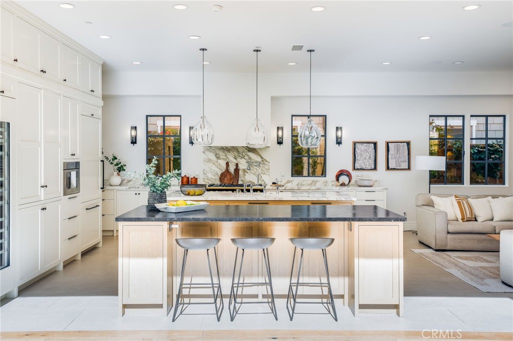 526 Riverside Avenue Newport Beach, CA 92663 - Photo 14 of 45