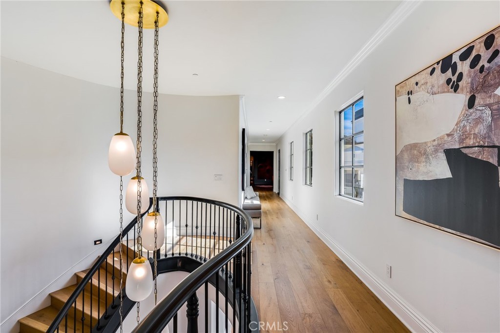 526 Riverside Avenue Newport Beach, CA 92663 - Photo 22 of 45