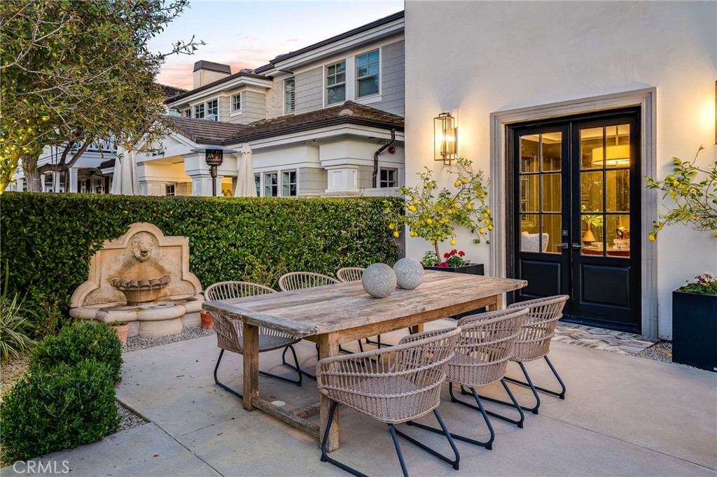 526 Riverside Avenue Newport Beach, CA 92663 - Photo 4 of 45