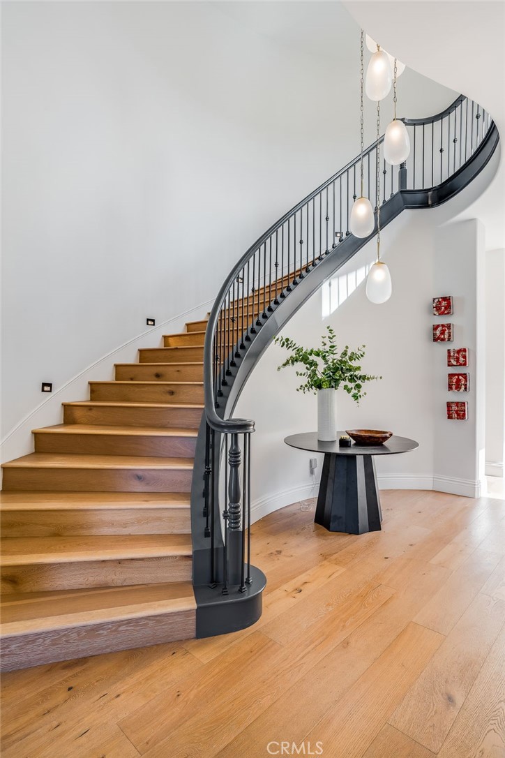 526 Riverside Avenue Newport Beach, CA 92663 - Photo 6 of 45