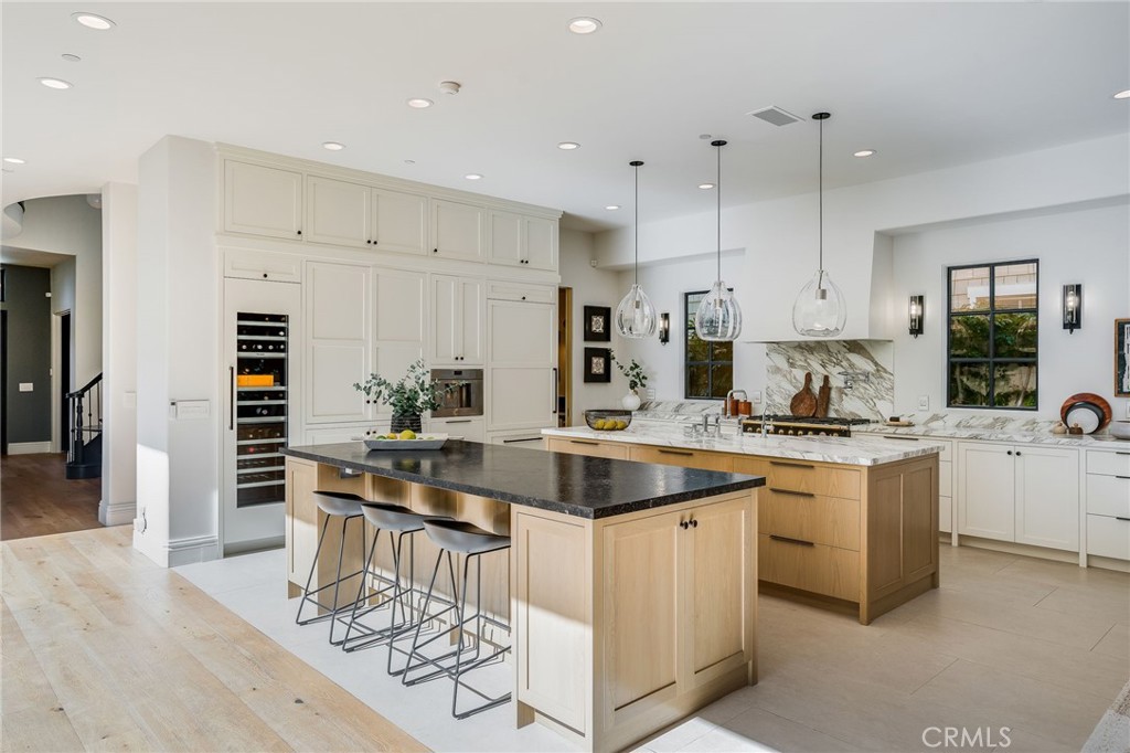 526 Riverside Avenue Newport Beach, CA 92663 - Photo 10 of 45