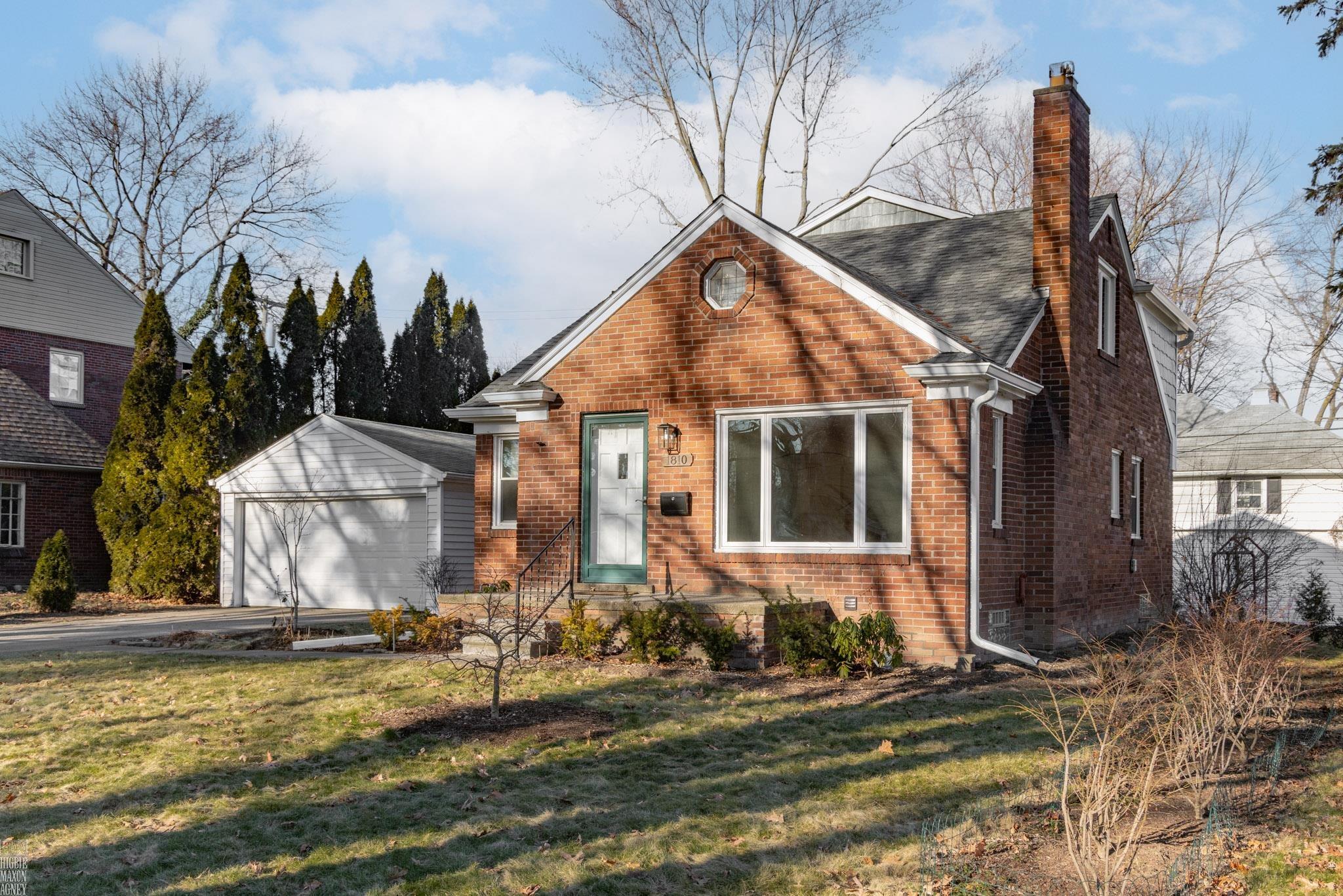 1810 Hawthorne Road Grosse Pointe, MI 48236 - Photo 36 of 43 50165648-db5600bd-28ab-46ec-867f-f2ffc284d52d.JPG