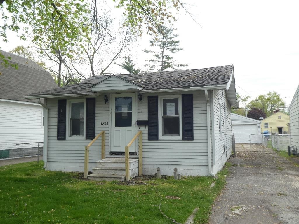 1813 East Keys Avenue Springfield, IL 62702 - Photo 1 of 11