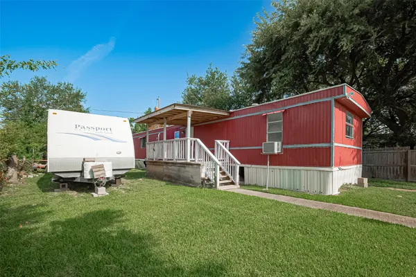 $1,000 | 914 Davis Street, Pasadena, TX 77506