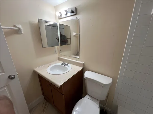 $1,899 | 2431 Northwest 56th Avenue, Unit 201, Lauderhill, FL 33313