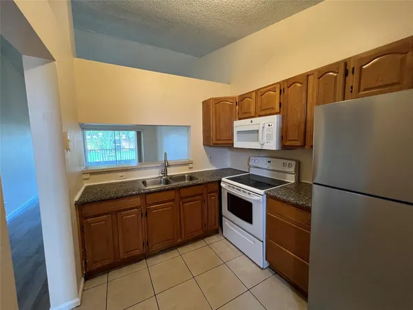$1,899 | 2431 Northwest 56th Avenue, Unit 201, Lauderhill, FL 33313