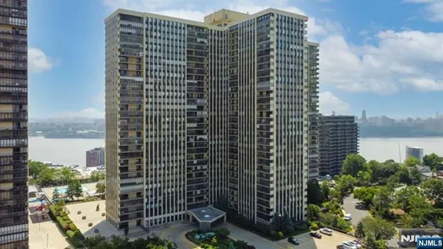$3,650 | 300 Winston Drive, Unit 2301, Cliffside Park, NJ 07010
