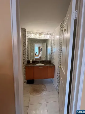 $3,650 | 300 Winston Drive, Unit 2301, Cliffside Park, NJ 07010