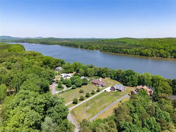 $575,000 | 115 North Gifford Lane, Richfield, NC 28137