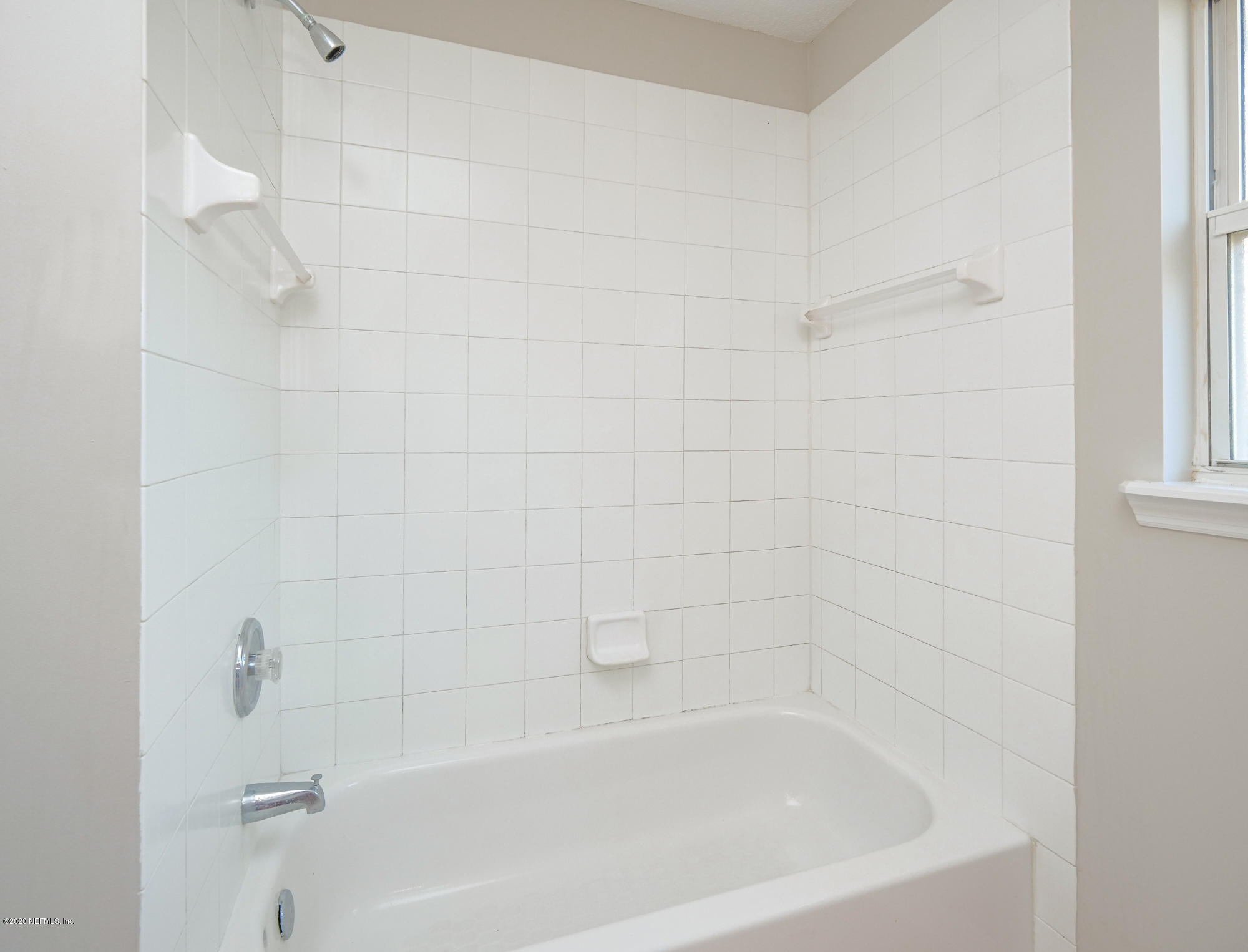 8663 Reedy Branch Drive Jacksonville, FL 32256 - Photo 24 of 33 a close up of a bathtub curtain