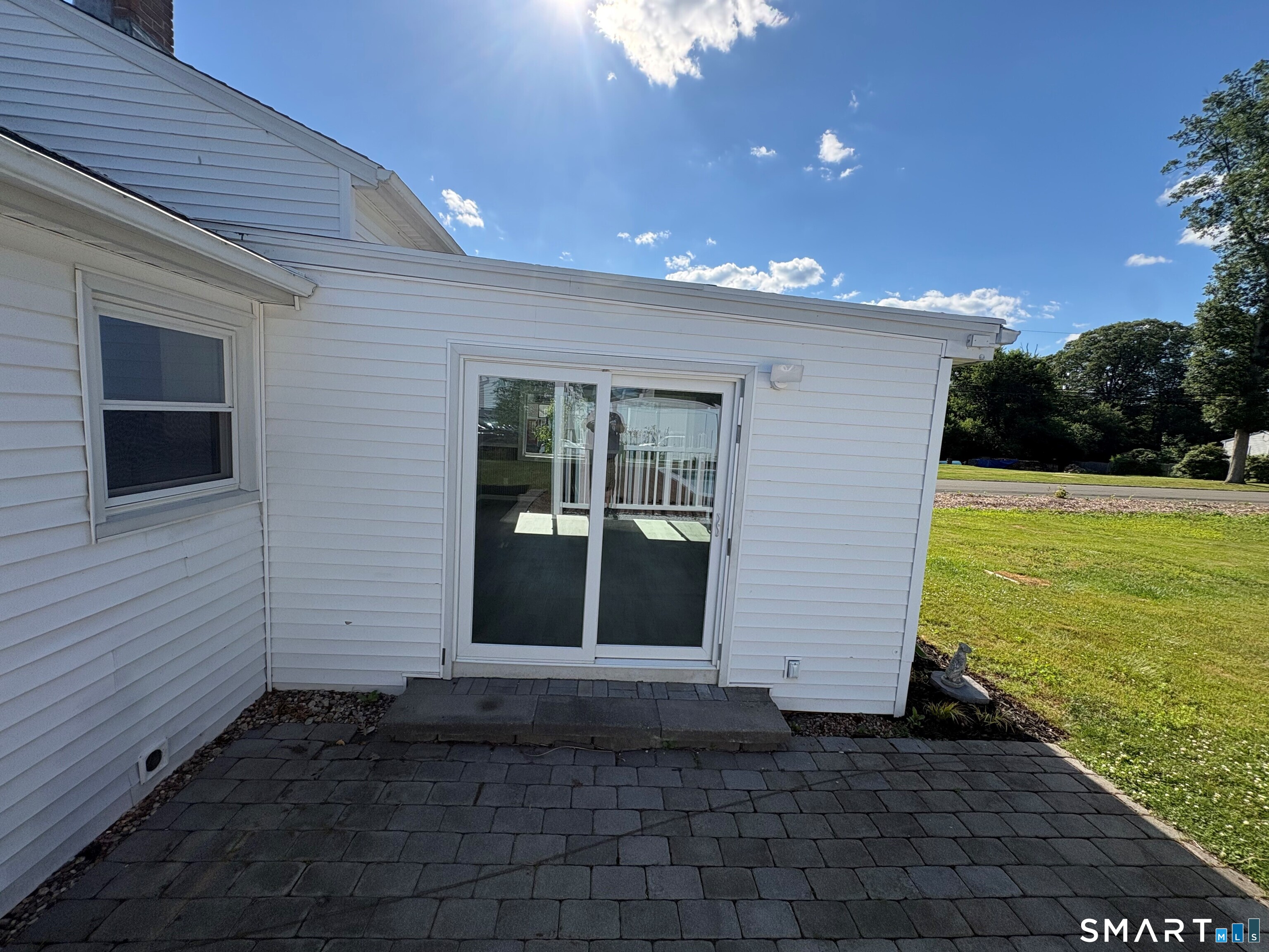1052 New Rock Hill Road Wallingford, CT 06492 - Photo 9 of 39