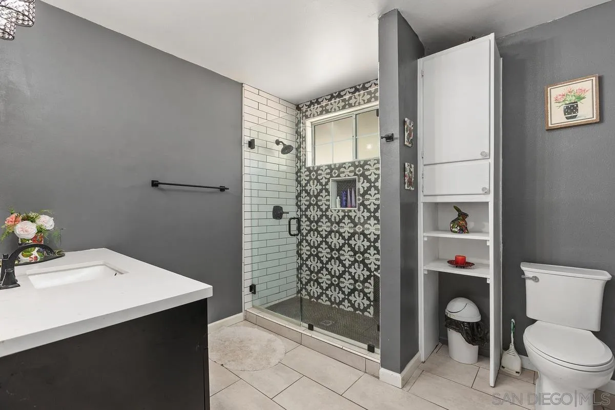 3562 South Mission Road Fallbrook, CA 92028 - Photo 35 of 38 Bathroom