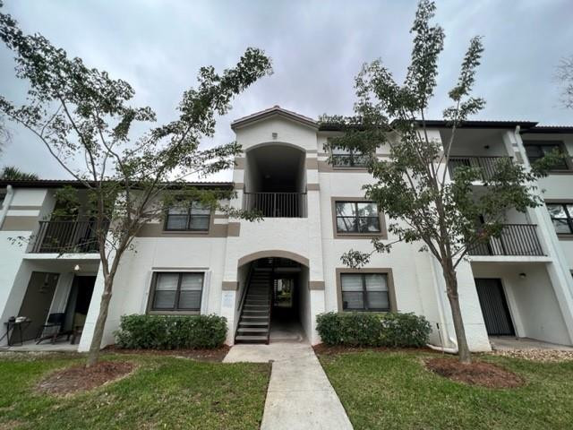 560 South Park Road, Unit 147 Hollywood, FL 33021 - Photo 1 of 16 a front view of a house with garden