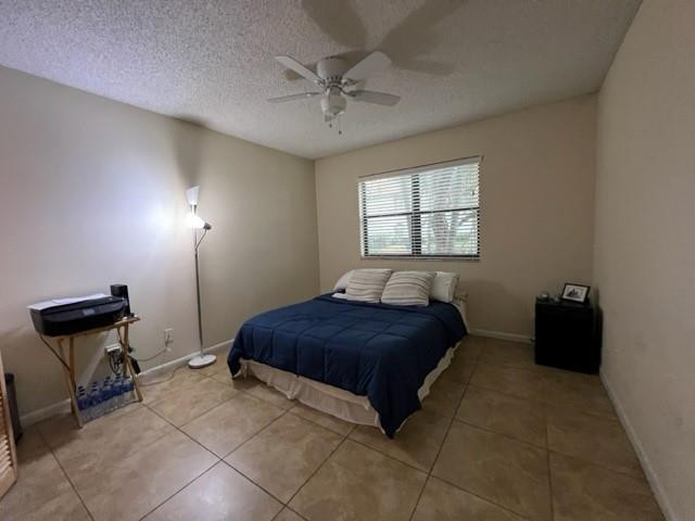 560 South Park Road, Unit 147 Hollywood, FL 33021 - Photo 4 of 16 a bedroom with a bed and window