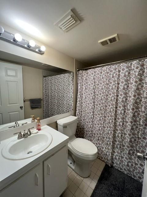 560 South Park Road, Unit 147 Hollywood, FL 33021 - Photo 10 of 16 a bathroom with a sink toilet and shower