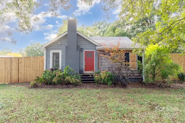 a view of a house with a yard and plants