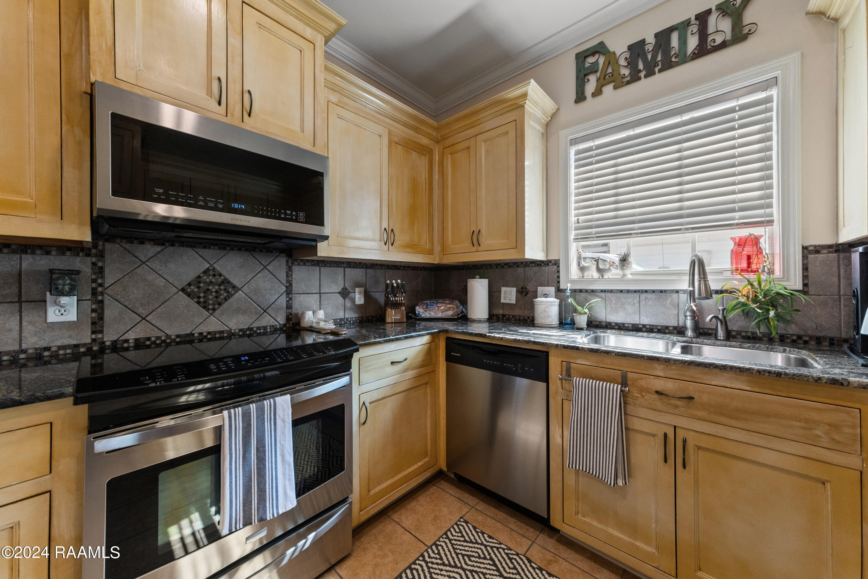 414 Ravine Run Drive Lafayette, LA 70506 - Photo 9 of 30 Kitchen