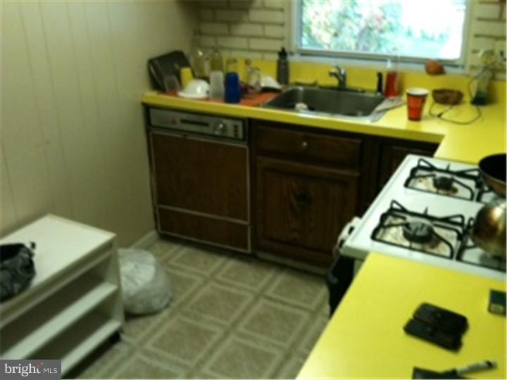 110 Rhodes Avenue Collingdale, PA 19023 - Photo 6 of 21 Gallery Image 6