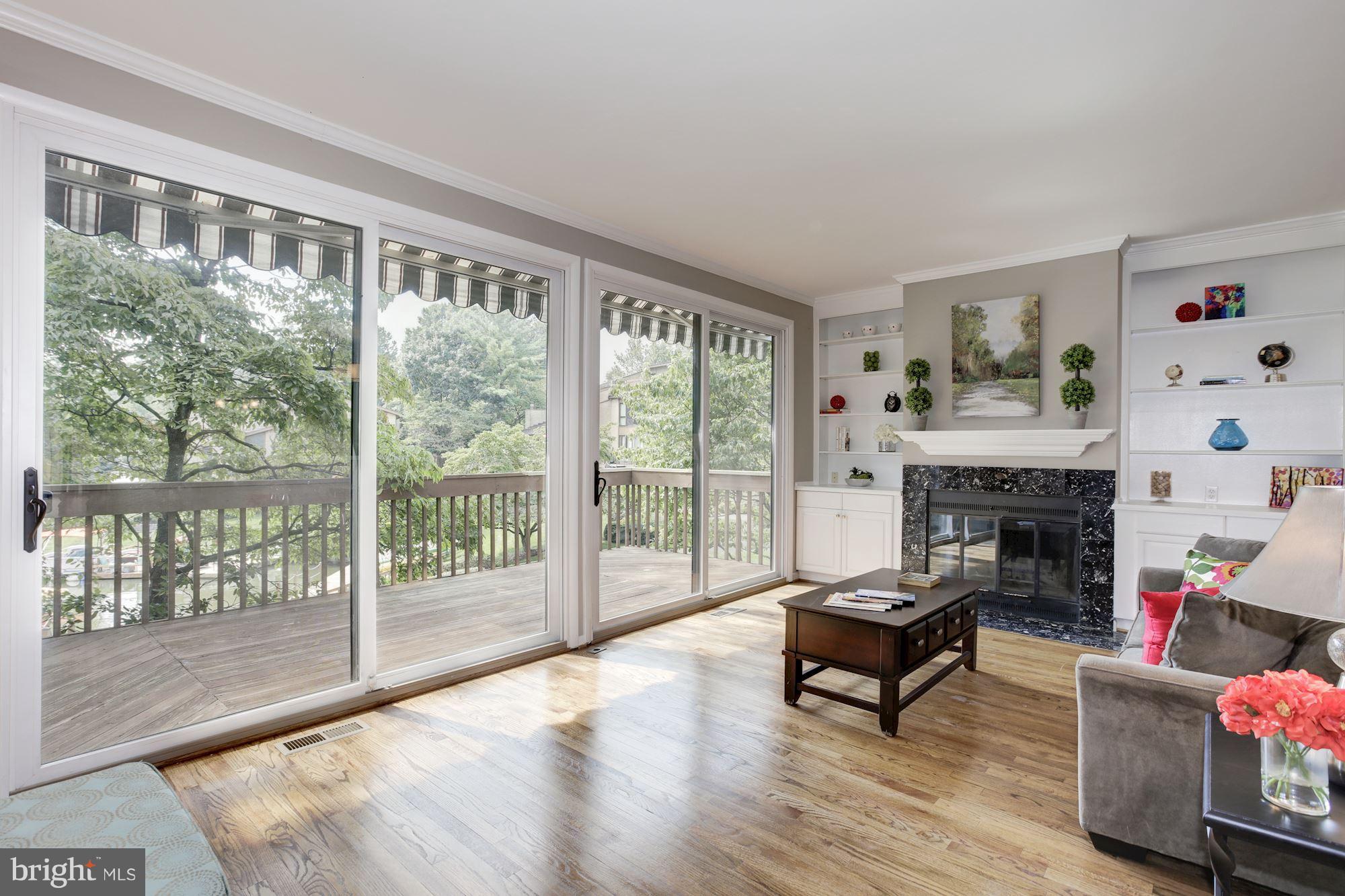 2027 Lakewinds Drive Reston, VA 20191 - Photo 13 of 30 Living Room