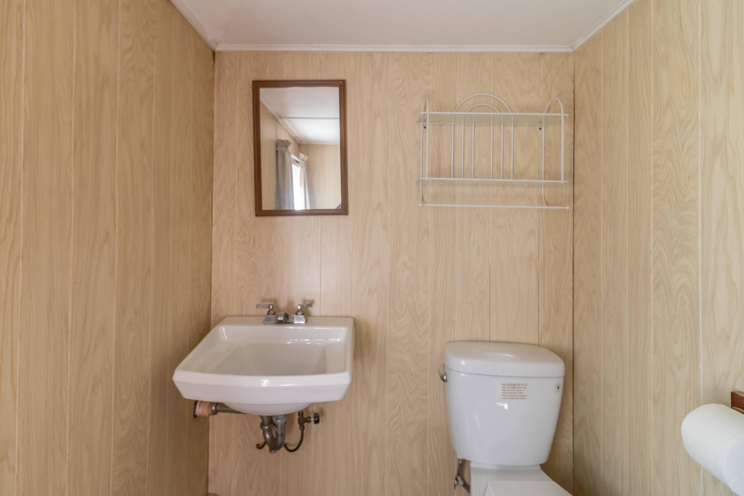 33 Black Road South Searsport, ME 04974 - Photo 36 of 63 33 Black Road South Interiors-29