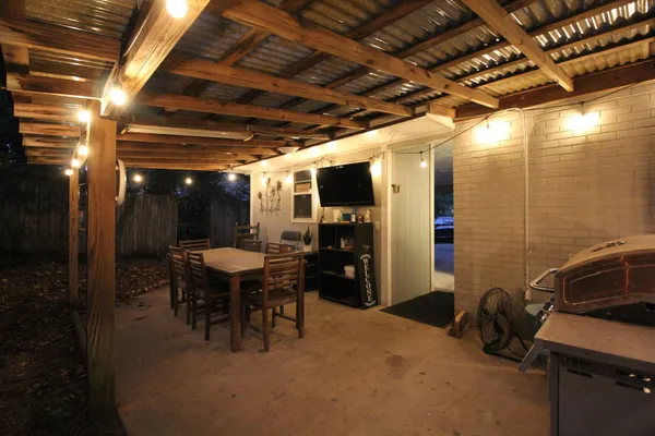 a front view of house with yard