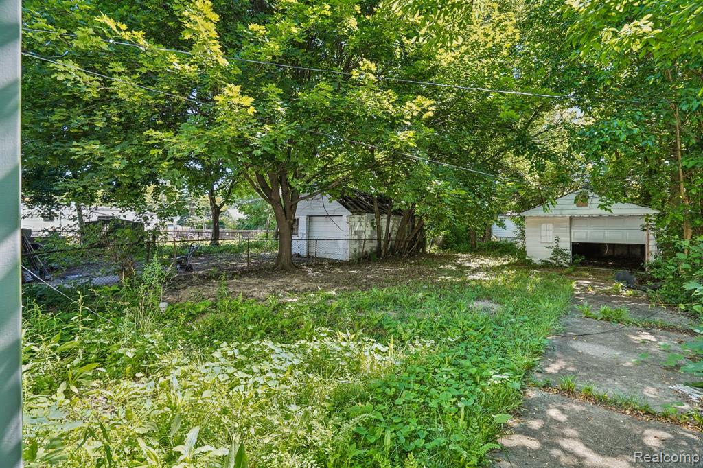 6526 Heyden Detroit, MI 48228 - Photo 4 of 27