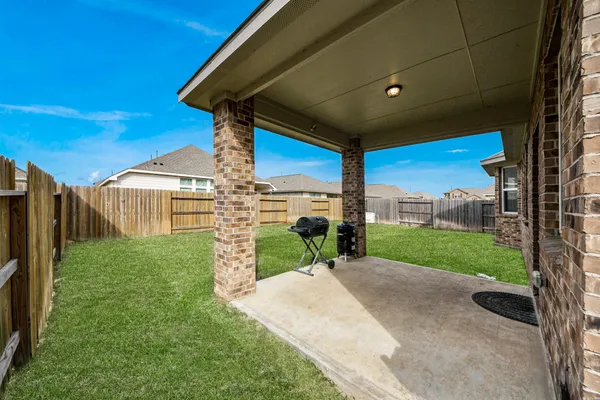 a view of a house with backyard and porch
