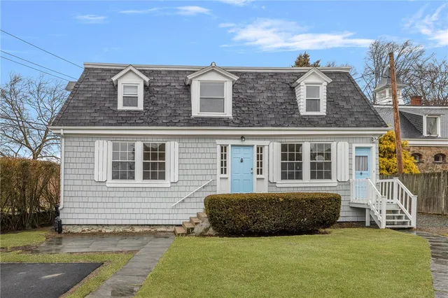 $3,450 | 54 Coggeshall Avenue, Unit 1, Newport, RI 02840