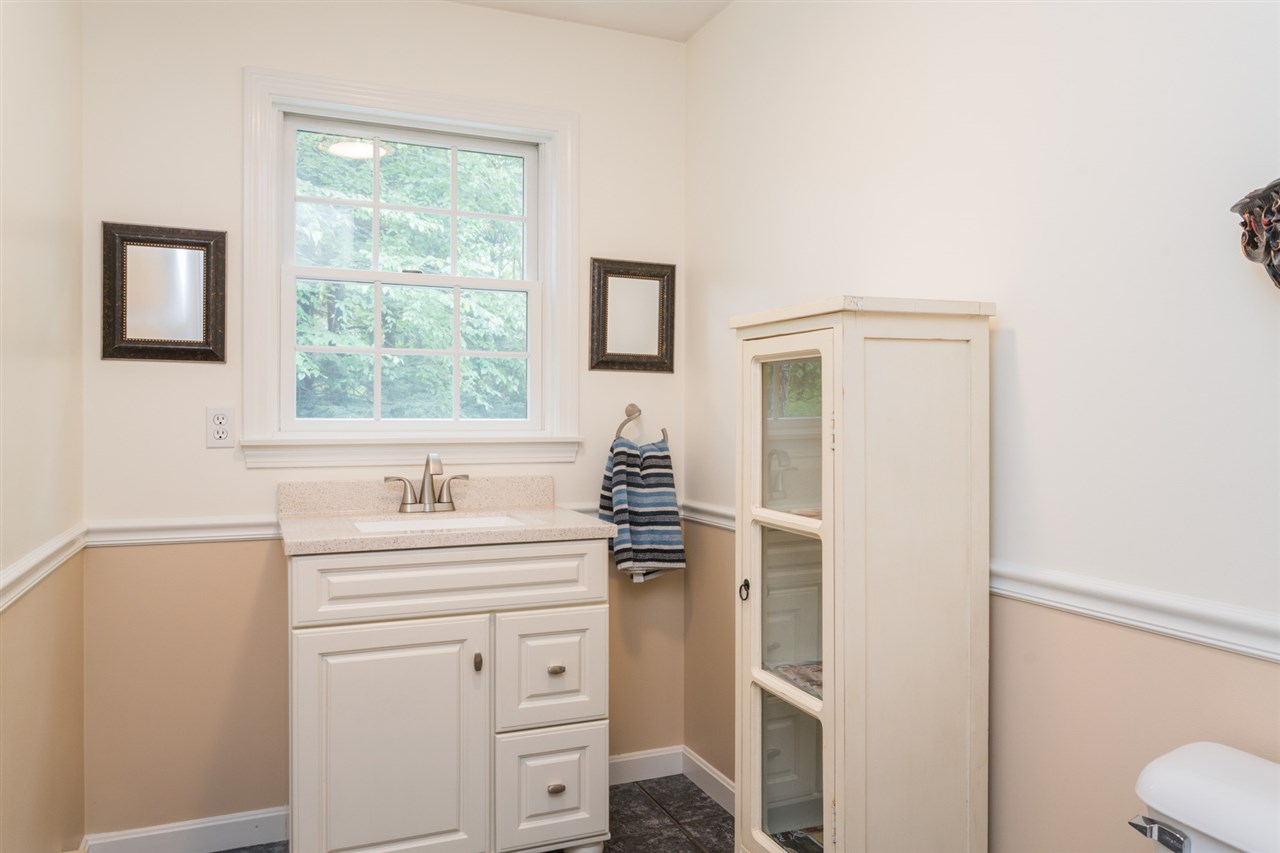 10 Thorne Road Kingston, NH 03848 - Photo 12 of 38