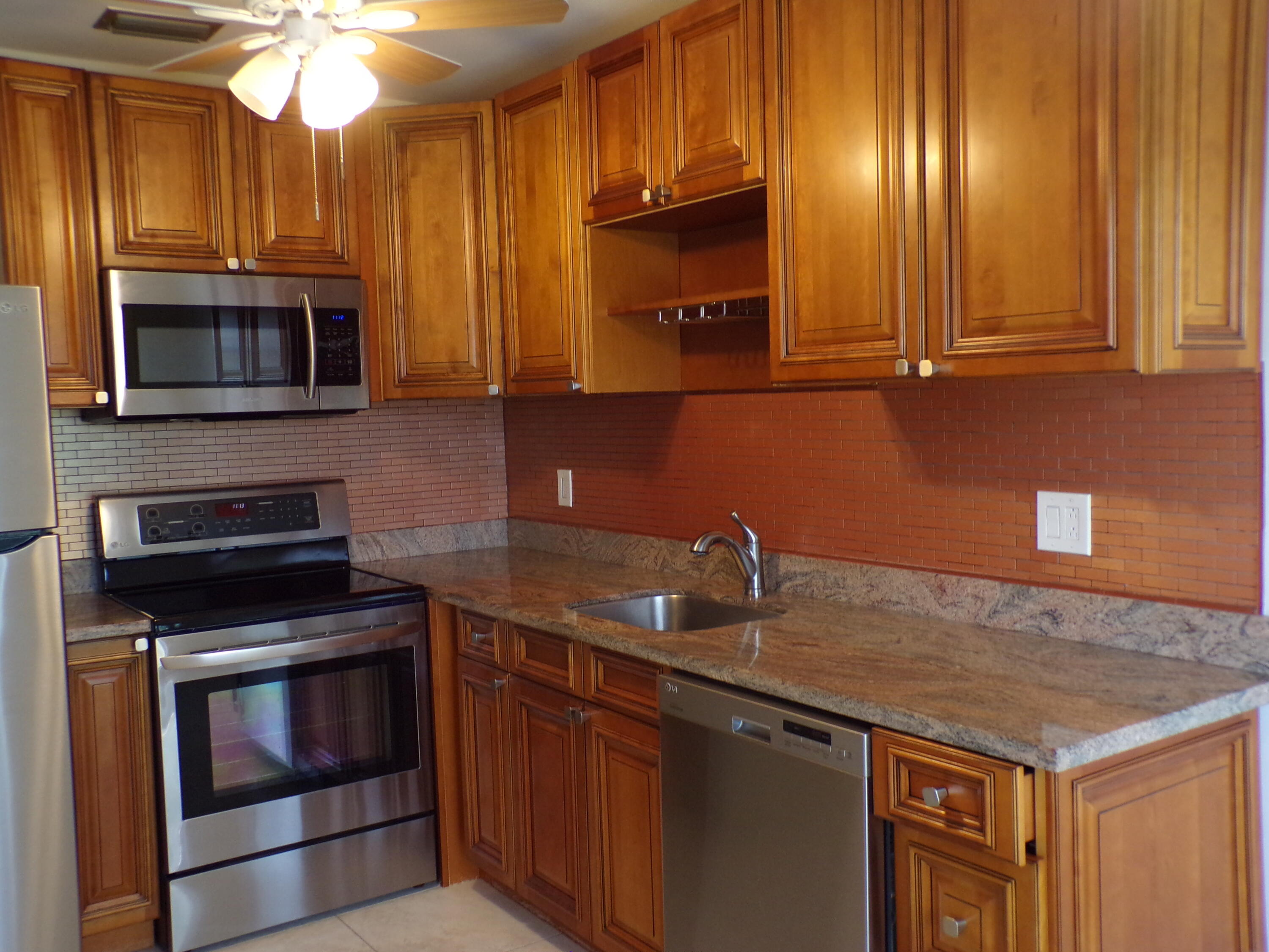 20952 Covington Drive Boca Raton, FL 33433 - Photo 8 of 36 137_1944