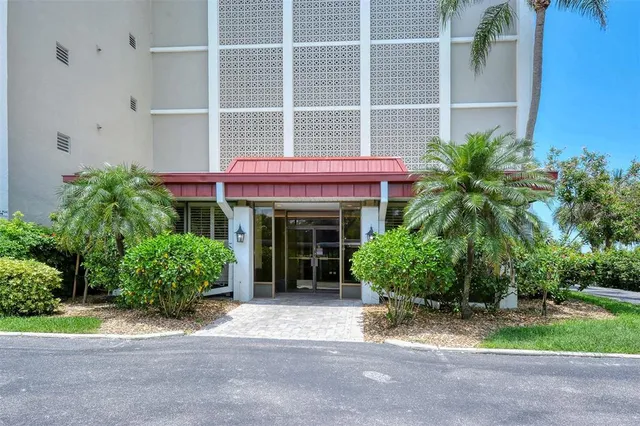 $599,900 | 1100 Imperial Drive, Unit 608, Sarasota, FL 34236