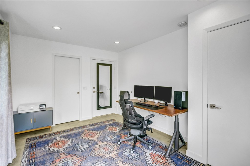 6830 Bothwell Road Reseda, CA 91335 - Photo 31 of 51 Bonus Office Space