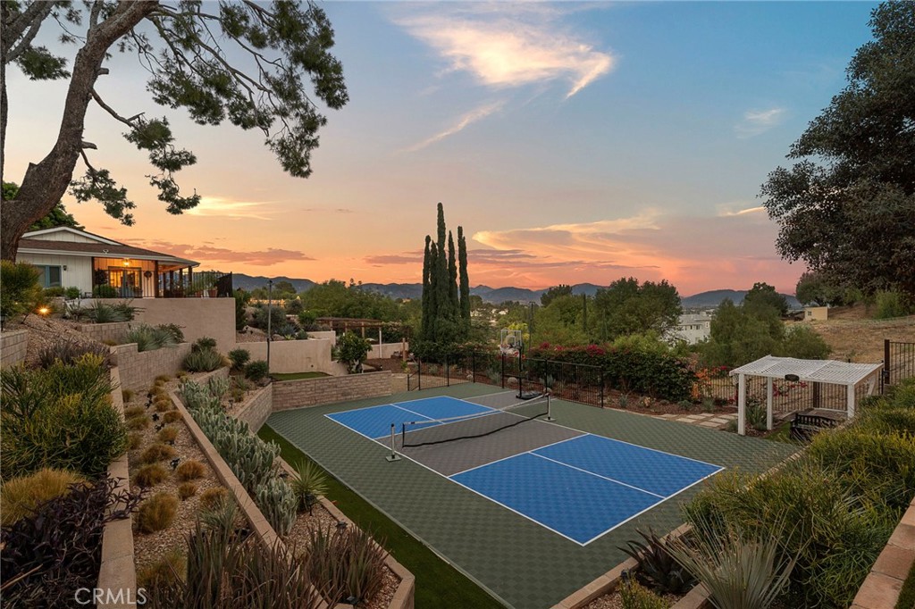 17879 Ridgeway Road Granada Hills, CA 91344 - Photo 8 of 75 Gallery Image 8