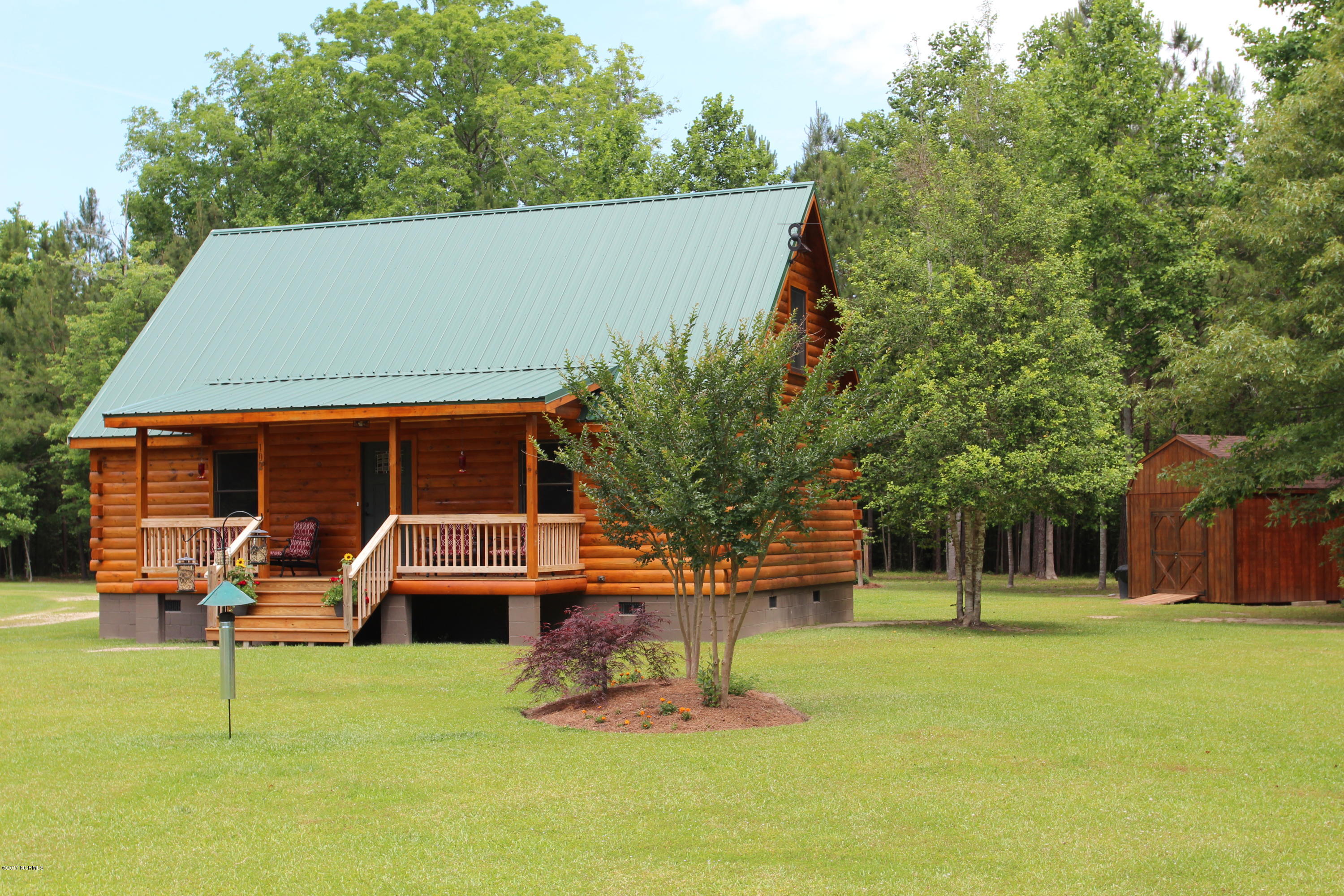 102 Deep Creek Road Chocowinity, NC 27817 - Photo 2 of 50 Beautifully Landscaped