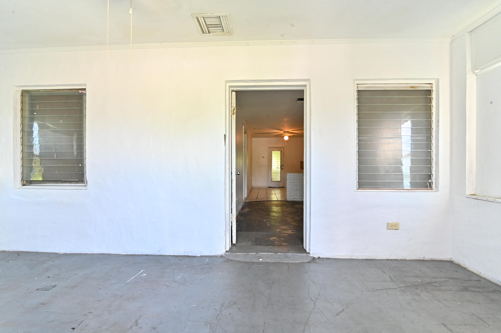 173 West 16th Street Riviera Beach, FL 33404 - Photo 3 of 18 03_Entry_01