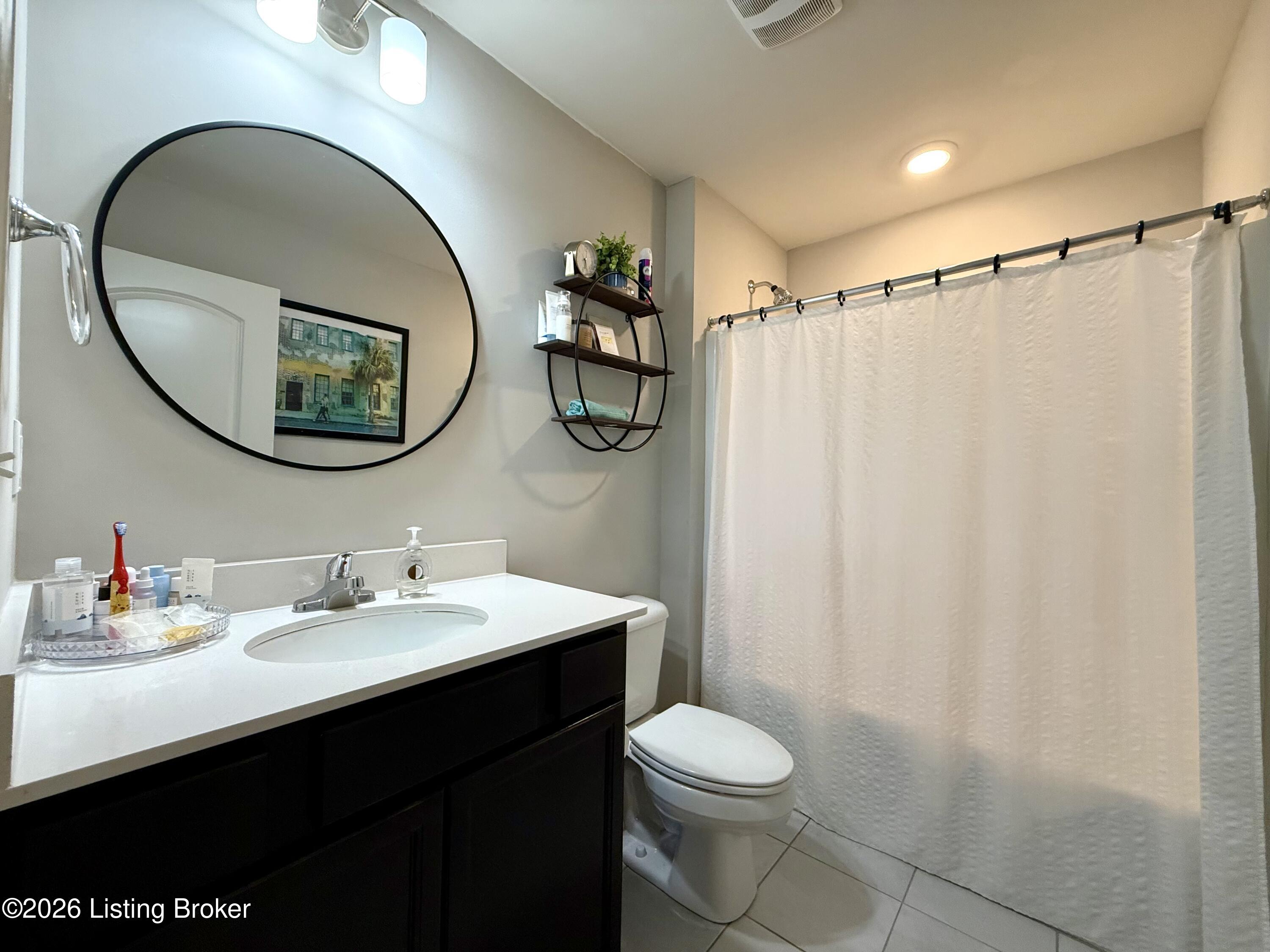 8403 Gateway Run Road Louisville, KY 40229 - Photo 16 of 19 Full Bathroom