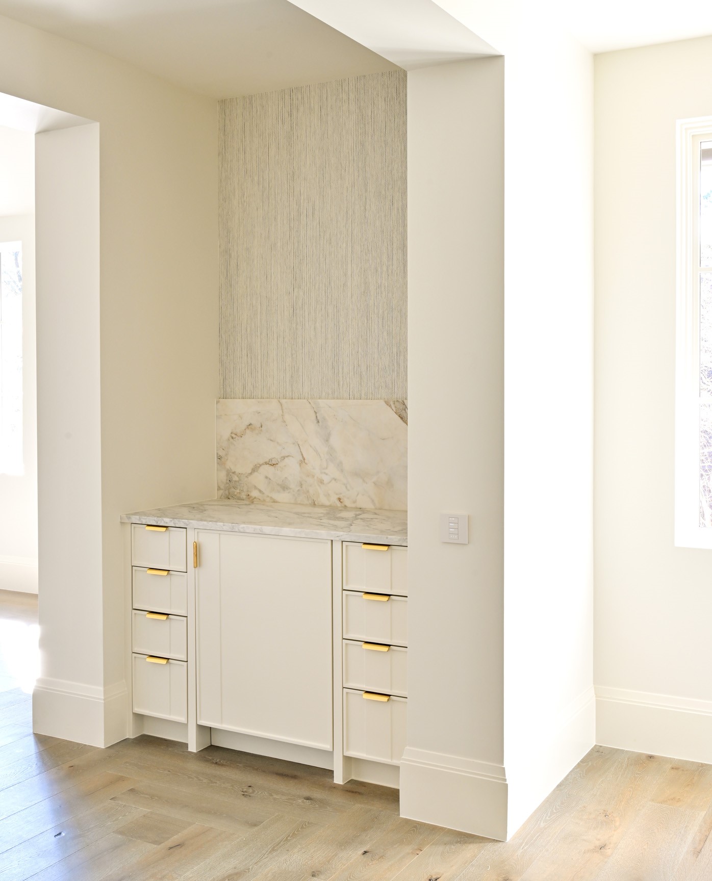 11710 Wendover Lane Houston, TX 77024 - Photo 32 of 50 Built-in dry bar off secondary living space