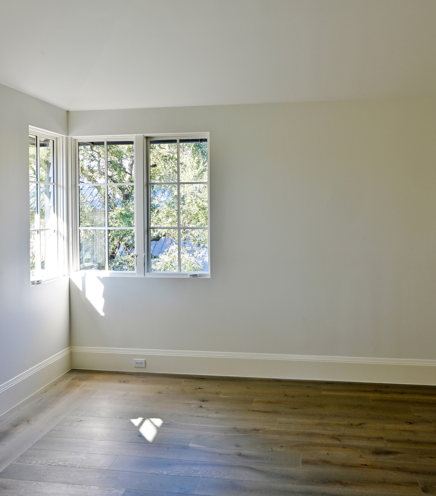 11710 Wendover Lane Houston, TX 77024 - Photo 33 of 50 Secondary bedroom with high ceilings and generous natural light