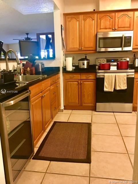 7426 Southwest 106th Place Miami, FL 33173 - Photo 6 of 15