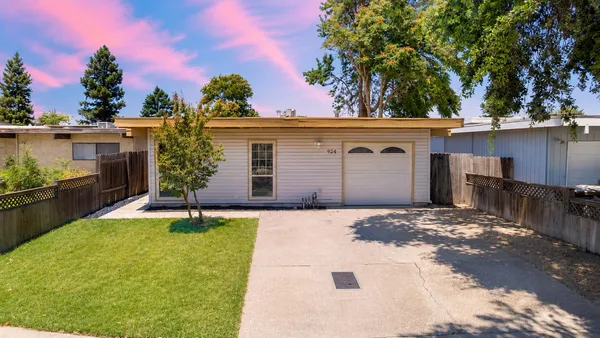 $515,000 | 924 Del Oro Place, Woodland, CA 95695