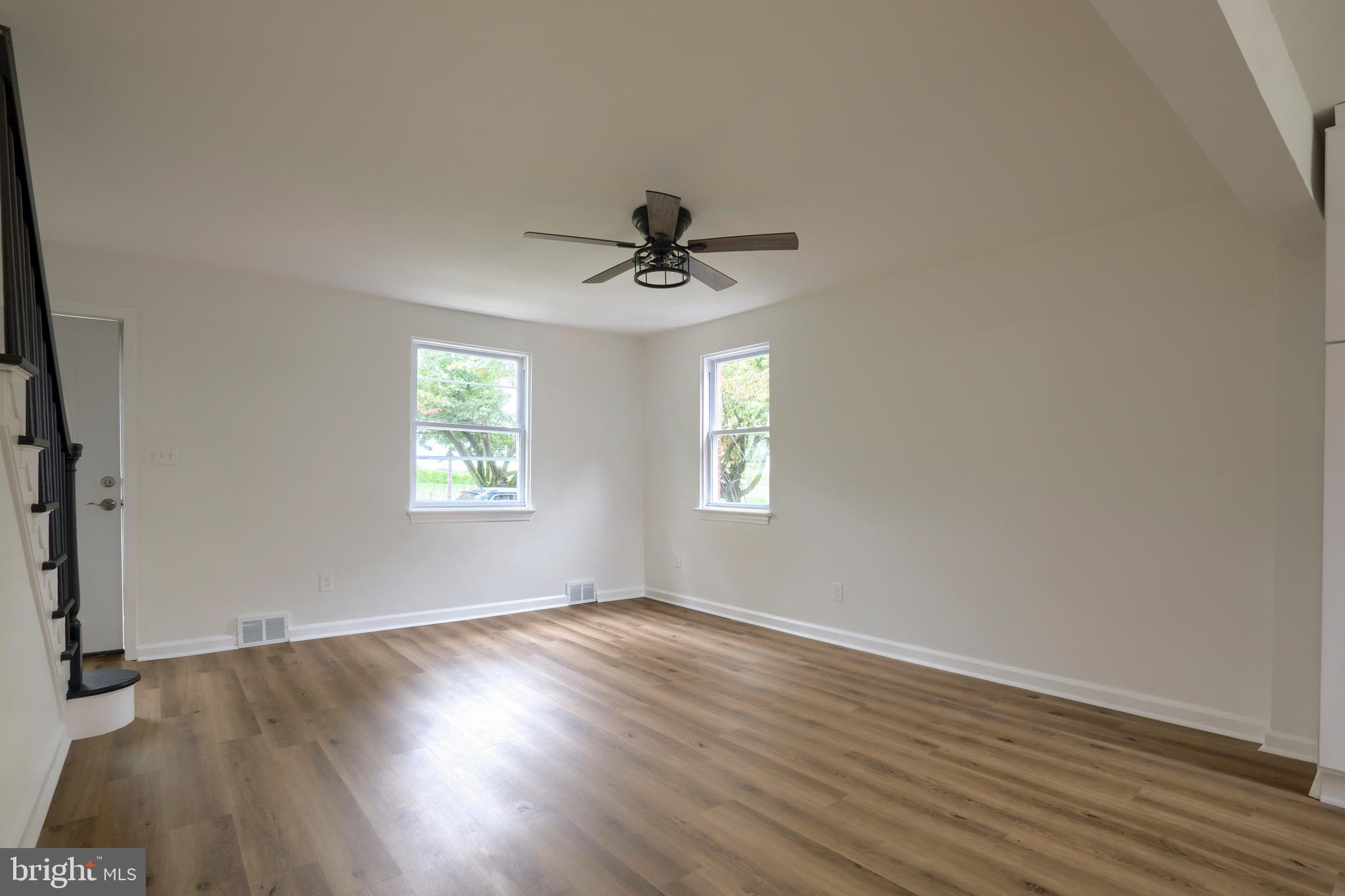 4651 Forge Road Oxford, PA 19363 - Photo 5 of 27 Living Room