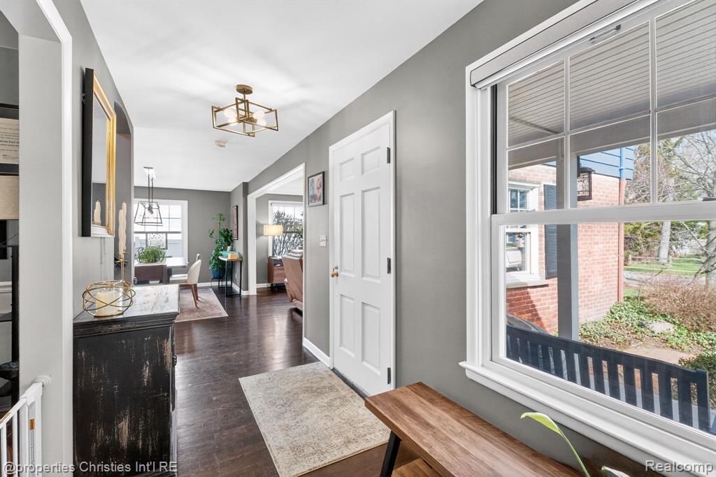 1088 Rivenoak Street Birmingham, MI 48009 - Photo 4 of 45 Gallery Image 4