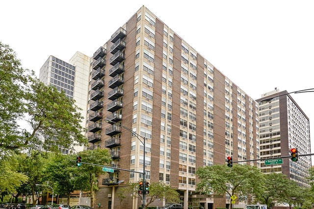 3033 North Sheridan Road, Unit 701 Chicago, IL 60657 - Photo 1 of 13 a view of a large building