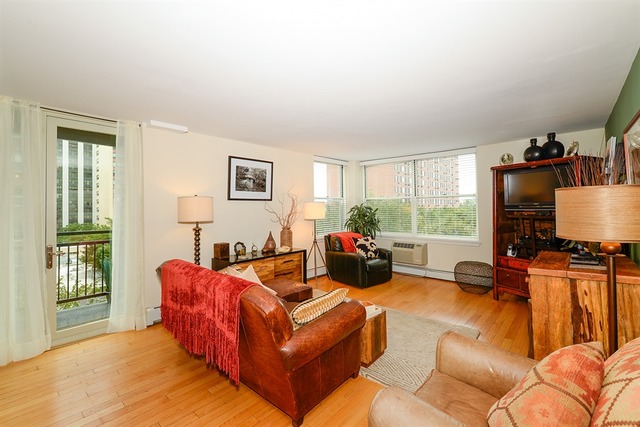 3033 North Sheridan Road, Unit 701 Chicago, IL 60657 - Photo 2 of 13 a living room with furniture a floor to ceiling window and a flat screen tv