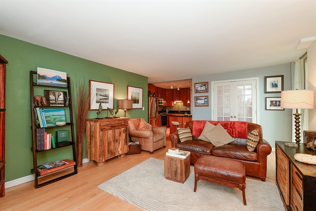 3033 North Sheridan Road, Unit 701 Chicago, IL 60657 - Photo 4 of 13 a living room with furniture window and wooden floor