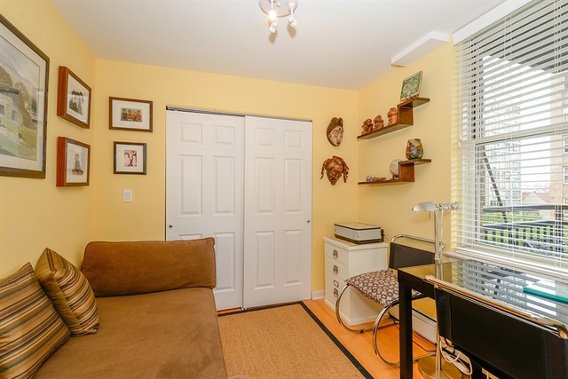 3033 North Sheridan Road, Unit 701 Chicago, IL 60657 - Photo 8 of 13 a living room with furniture and a window