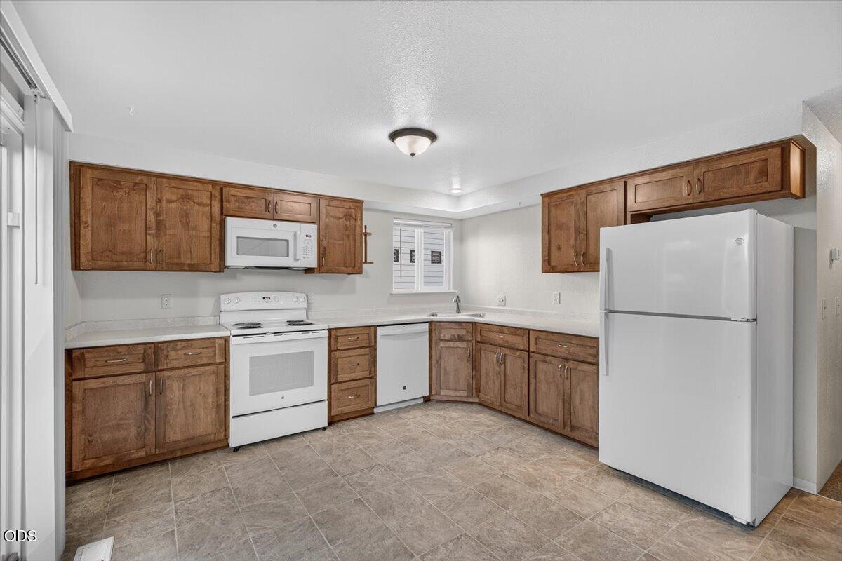 211 West Bolz Road Phoenix, OR 97535 - Photo 10 of 26