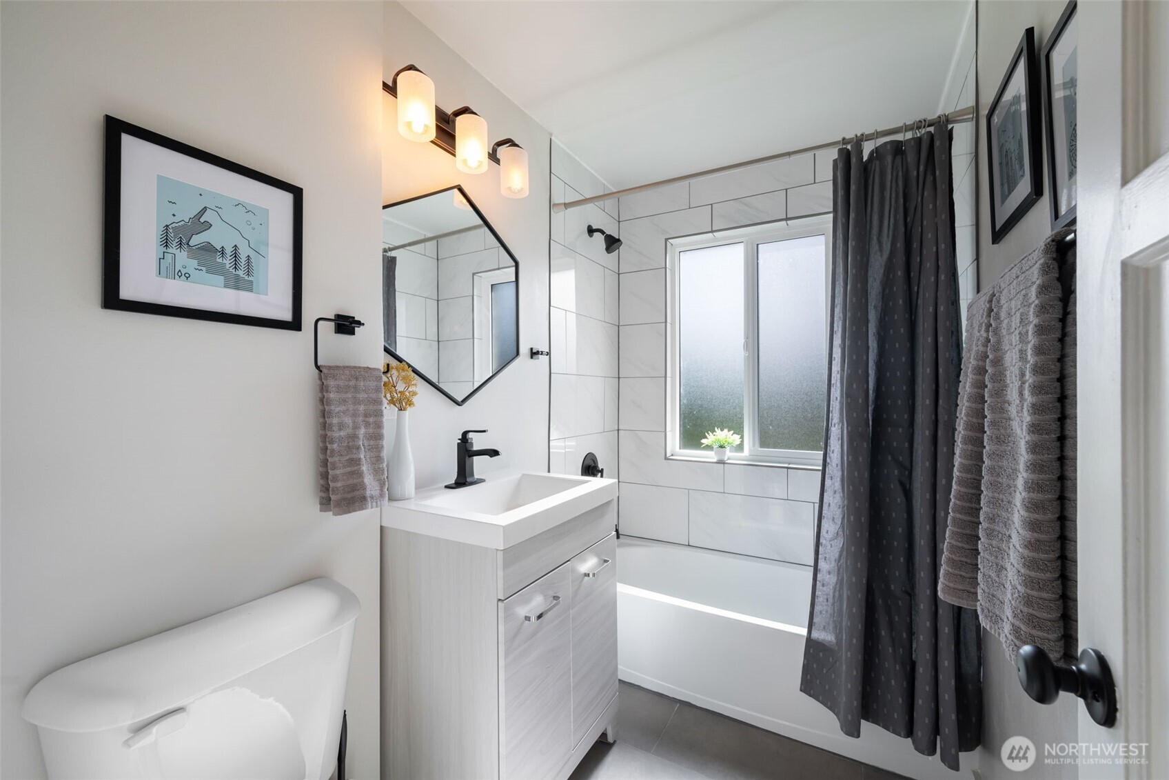 10617 39th Avenue Southwest Seattle, WA 98146 - Photo 17 of 39