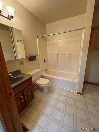 $474,900 | 3690 4th Street, Hamburg, NY 14219